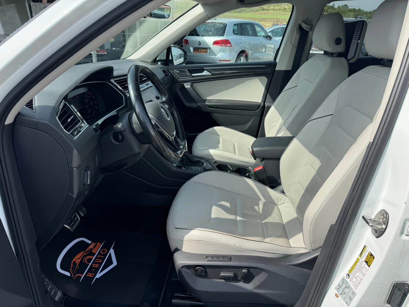 VW Tiguan FULL/2xTV/Pano/6+ 1, снимка 5 - Автомобили и джипове - 55878012