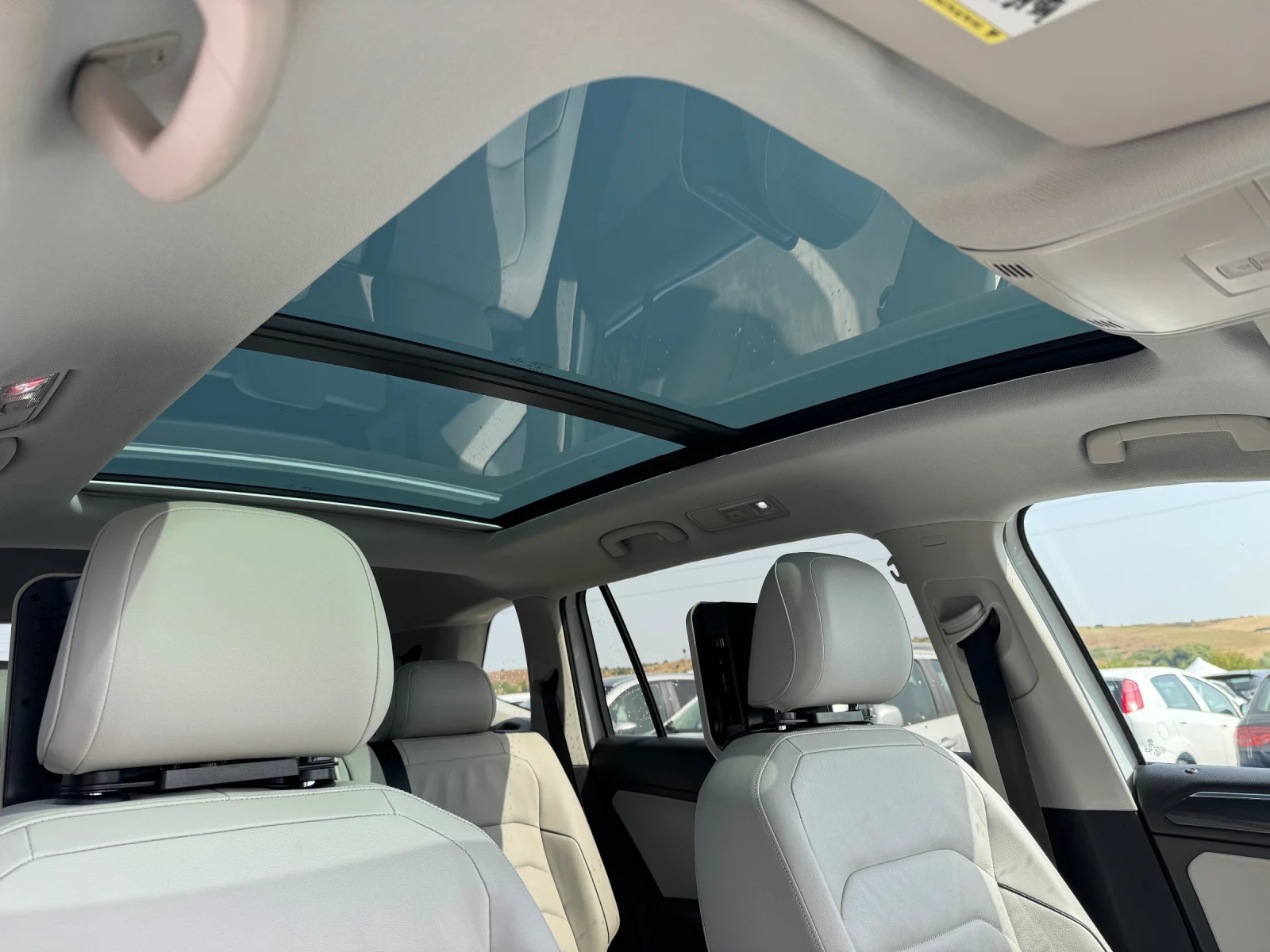 VW Tiguan FULL/2xTV/Pano/6+ 1, снимка 11 - Автомобили и джипове - 55878012