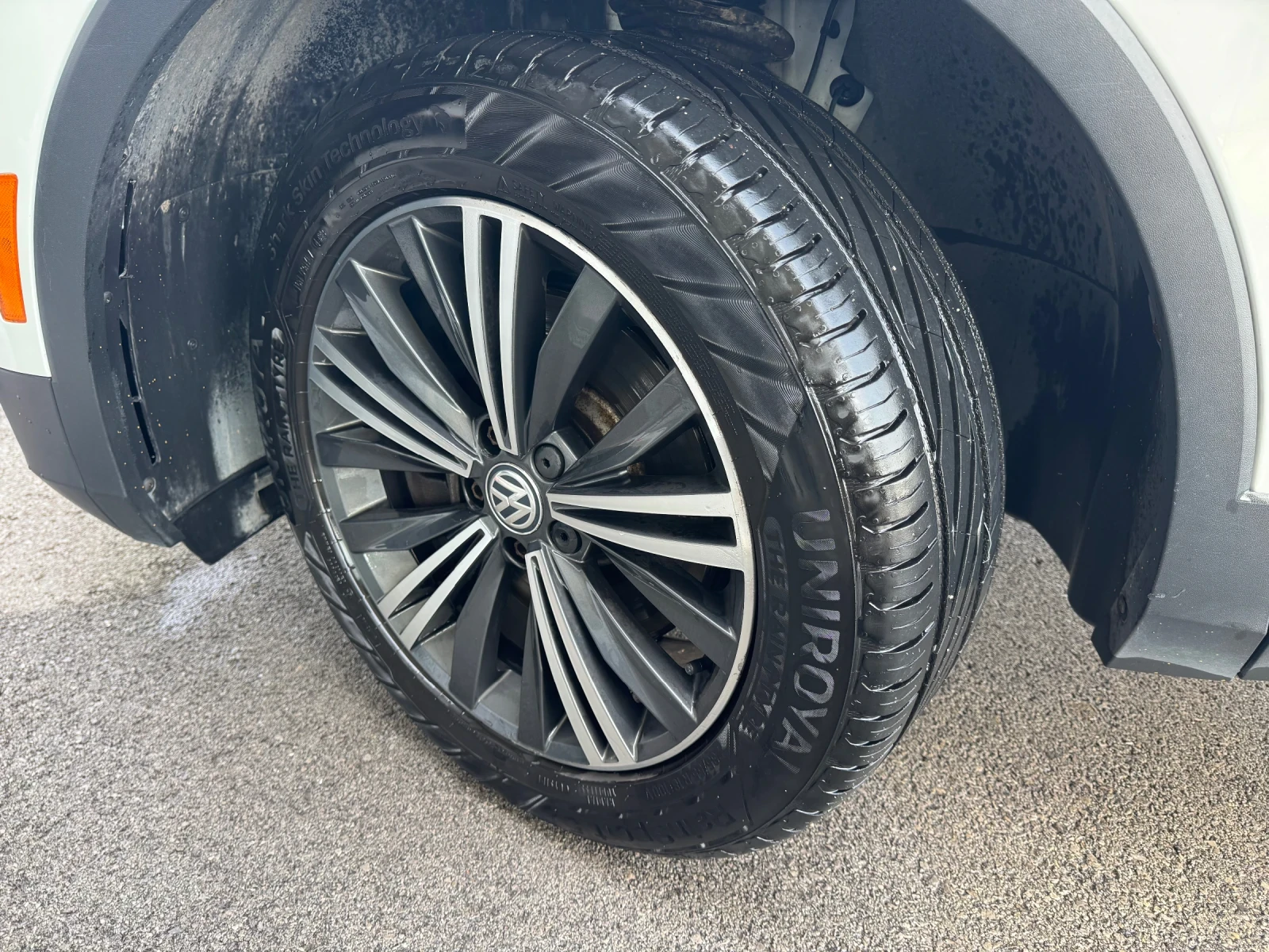 VW Tiguan FULL/2xTV/Pano/6+ 1, снимка 15 - Автомобили и джипове - 55878012