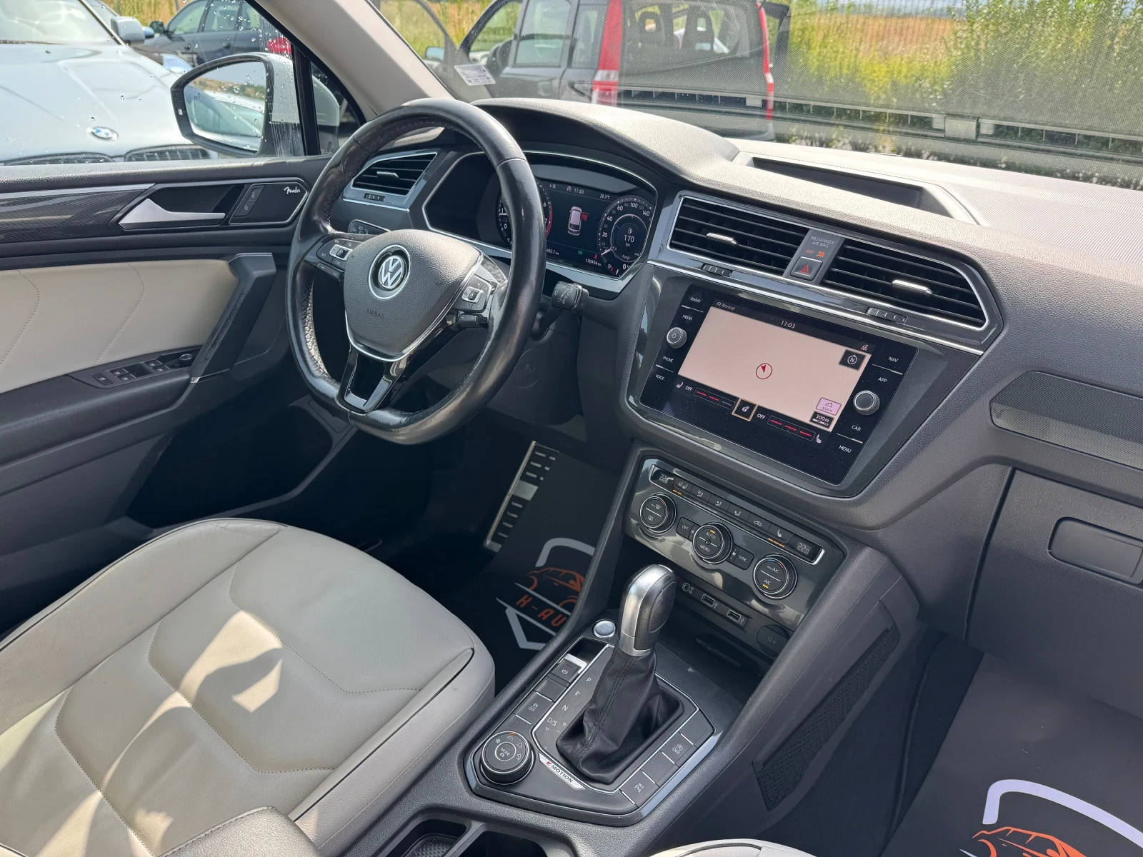 VW Tiguan FULL/2xTV/Pano/6+ 1, снимка 8 - Автомобили и джипове - 55878012