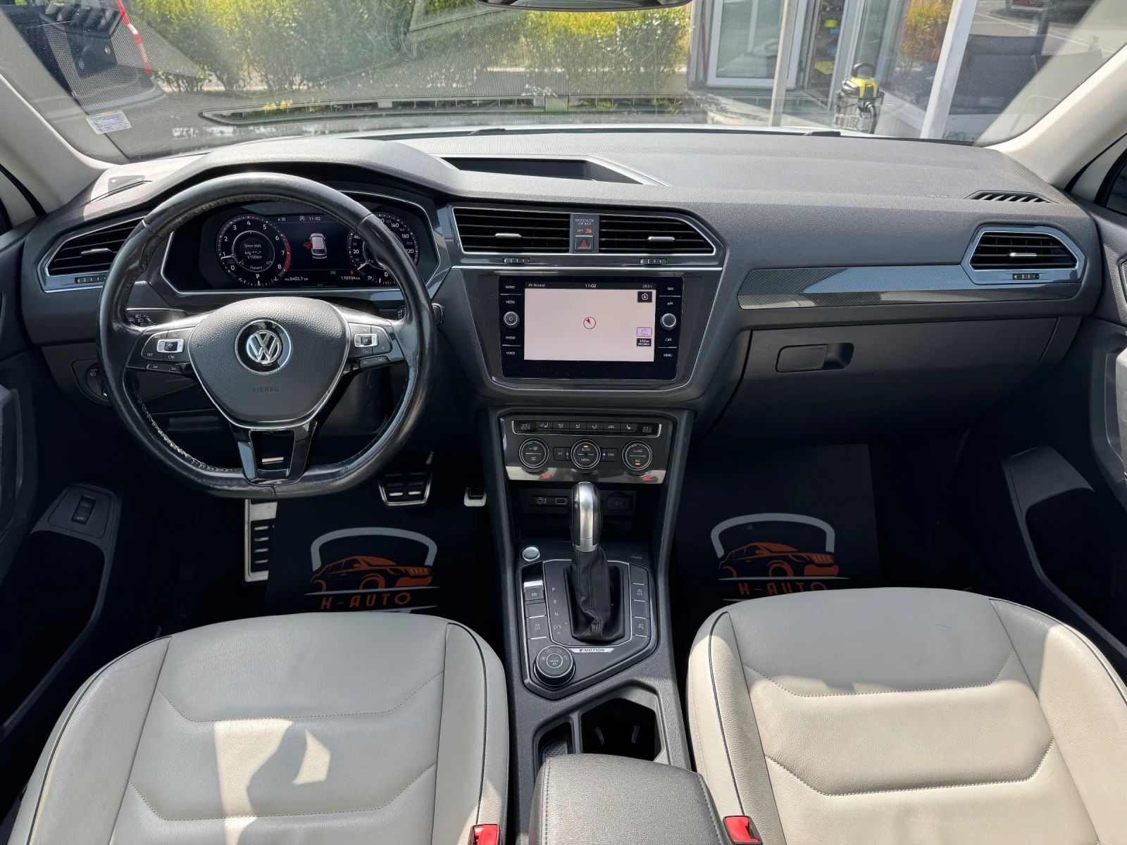 VW Tiguan FULL/2xTV/Pano/6+ 1, снимка 7 - Автомобили и джипове - 55878012