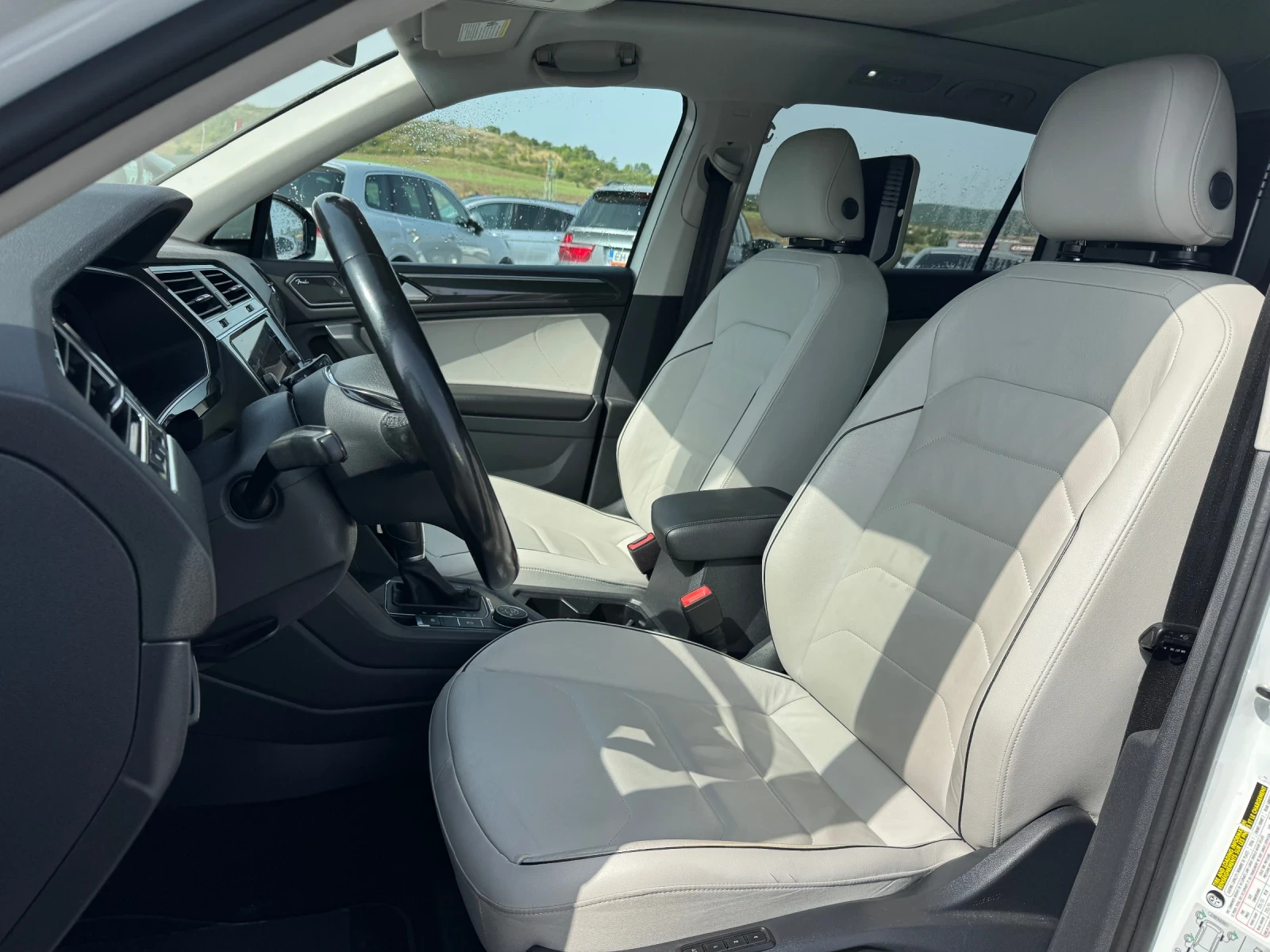 VW Tiguan FULL/2xTV/Pano/6+ 1, снимка 6 - Автомобили и джипове - 55878012