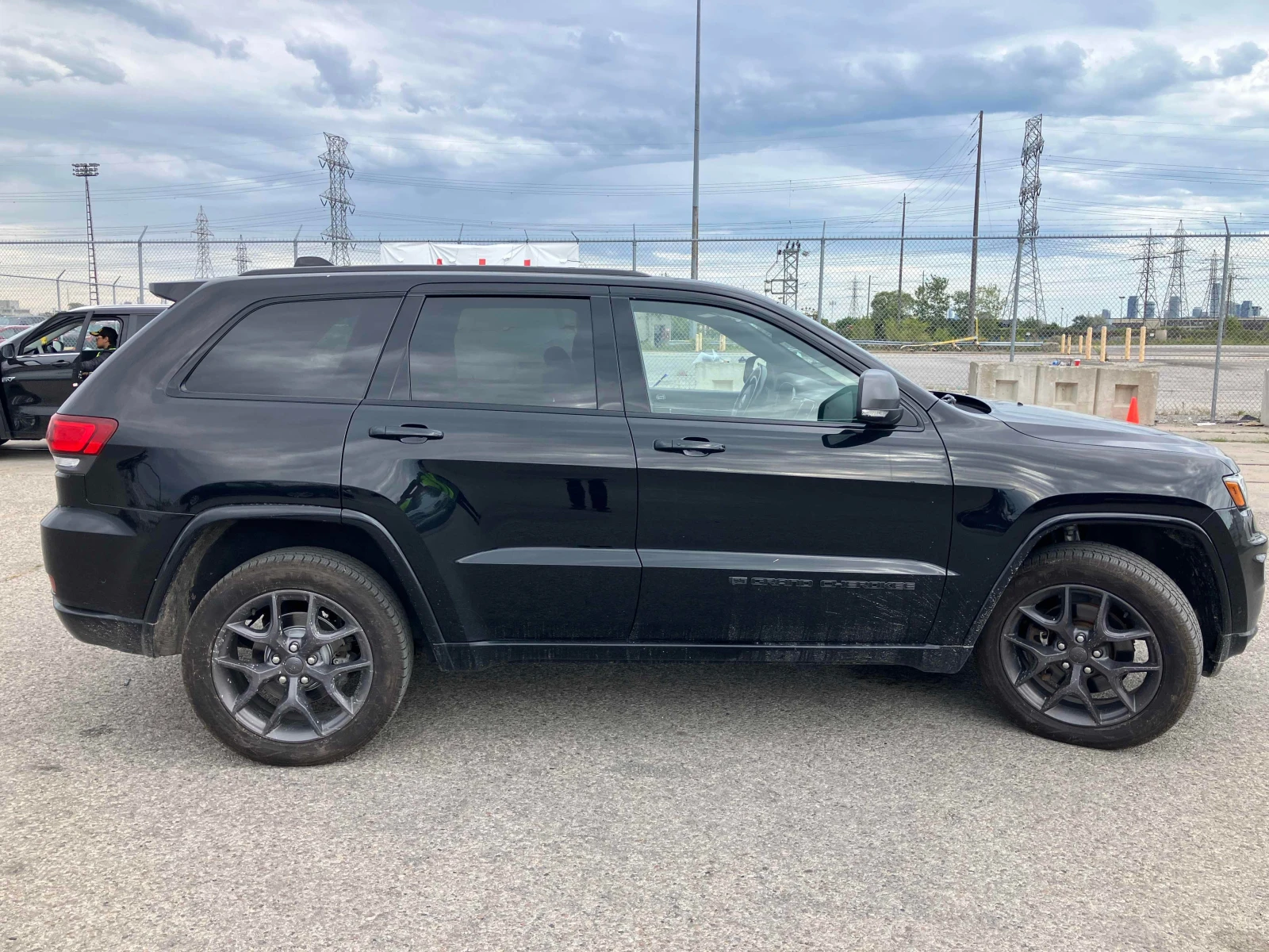 Jeep Grand cherokee * 80th Anniversary Edition 4x4 * CARFAX * , снимка 3 - Автомобили и джипове - 56093178