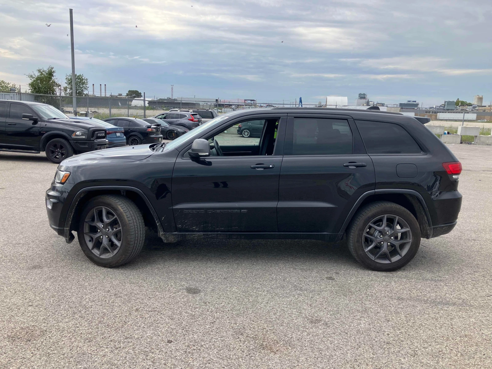 Jeep Grand cherokee * 80th Anniversary Edition 4x4 * CARFAX * , снимка 2 - Автомобили и джипове - 56093178