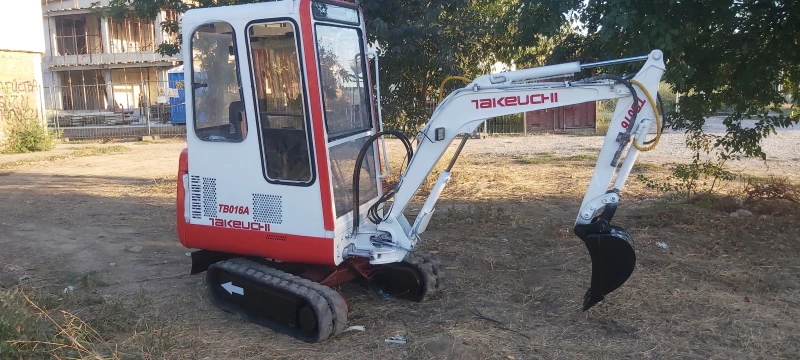 Багер Takeuchi TB016A