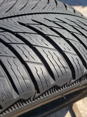 Гуми Зимни 235/45R19, снимка 5