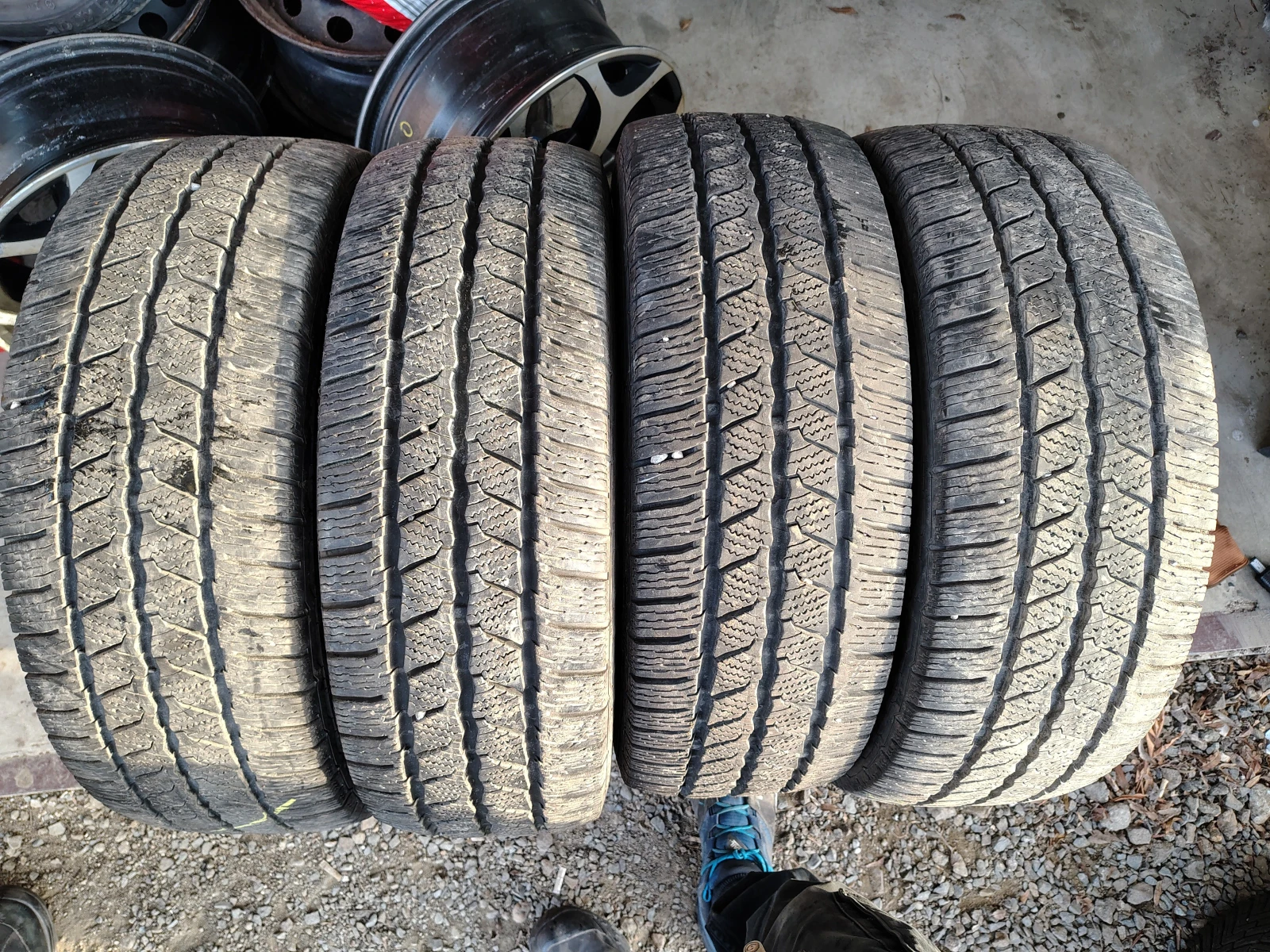Гуми Зимни 235/65R16