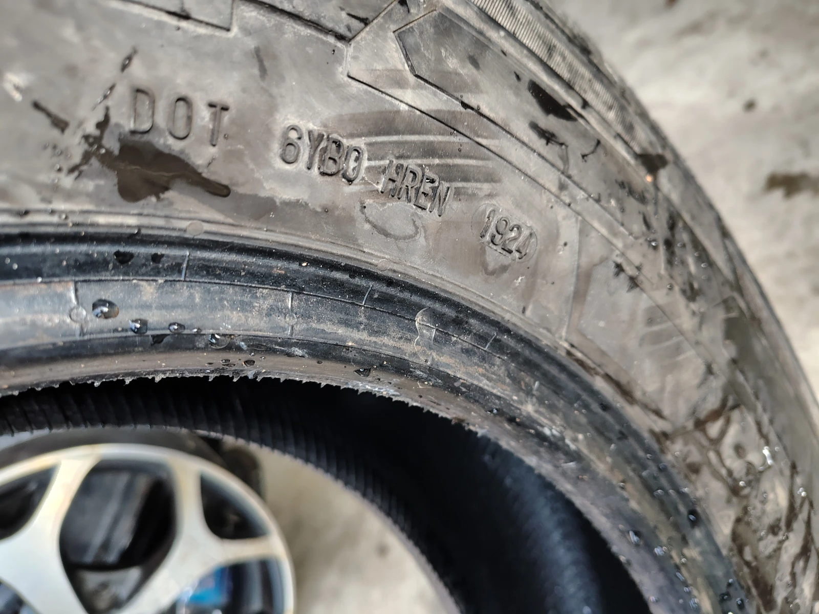 Гуми Зимни 235/65R16, снимка 8 - Гуми и джанти - 54085643