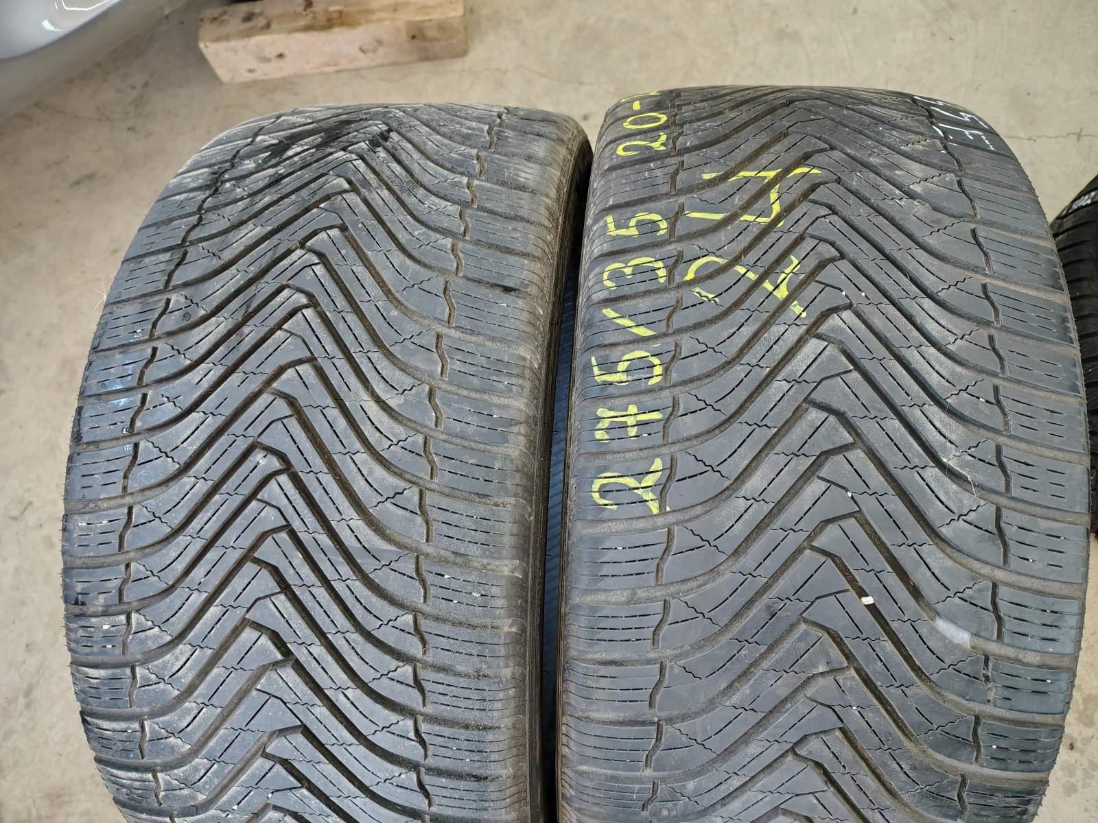 Гуми Всесезонни 275/35R20