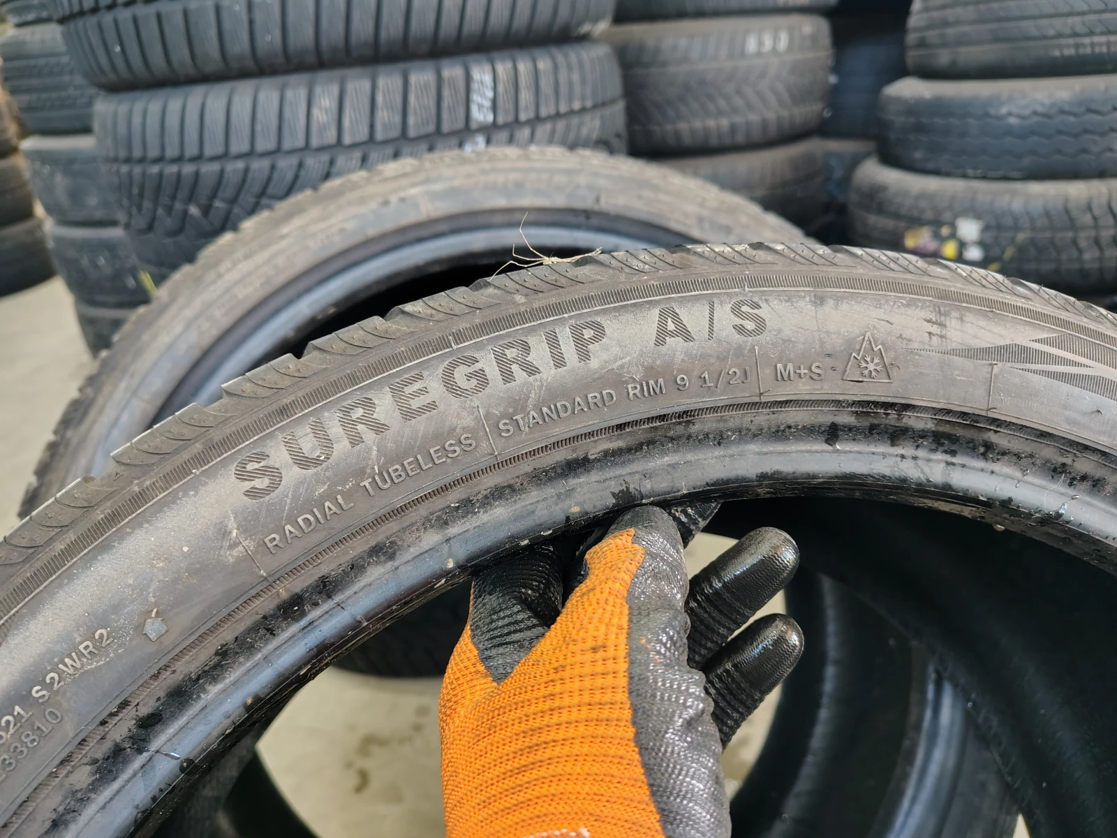 Гуми Всесезонни 275/35R20, снимка 6 - Гуми и джанти - 55843956