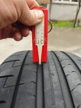 Гуми Летни 235/40R19, снимка 5 - Гуми и джанти - 53382185