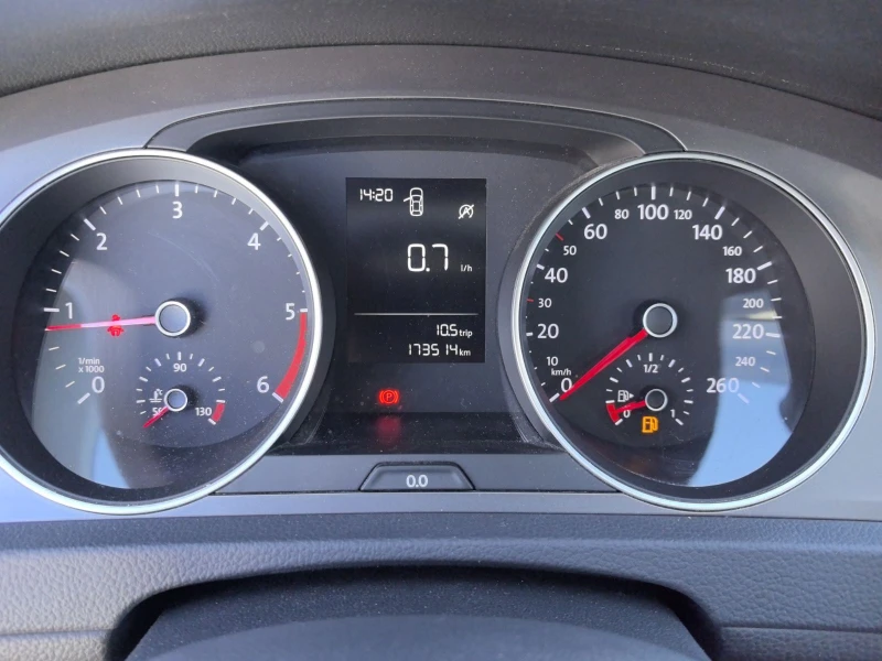 VW Golf 1.6 TDI, снимка 11 - Автомобили и джипове - 52799878