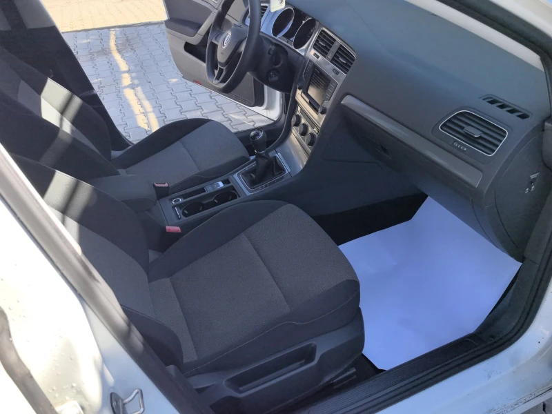 VW Golf 1.6 TDI, снимка 8 - Автомобили и джипове - 52799878
