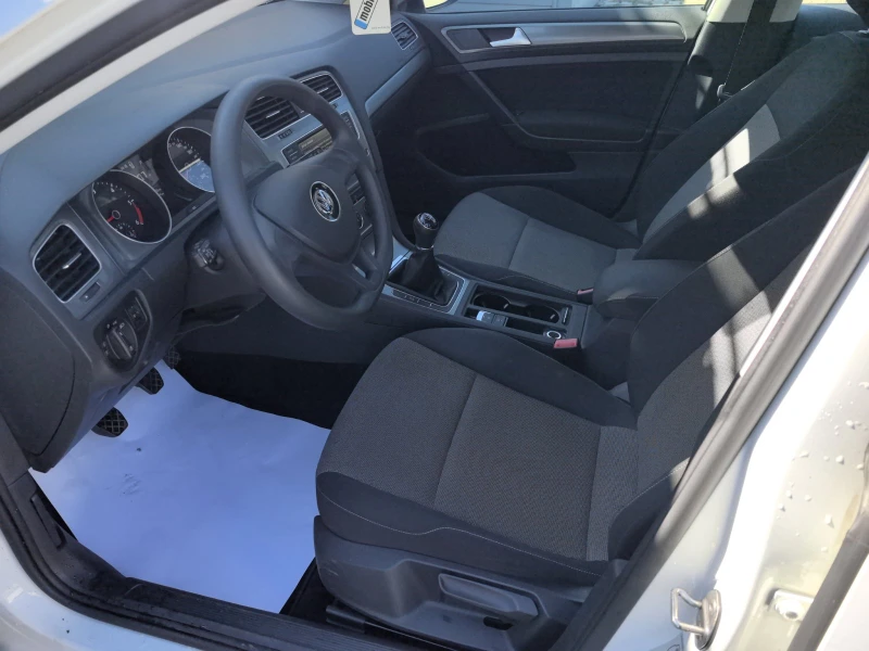 VW Golf 1.6 TDI, снимка 7 - Автомобили и джипове - 52799878