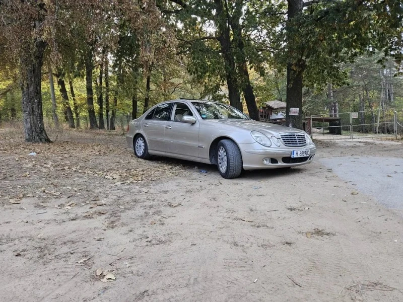 Mercedes-Benz E 240 w211 2.6, снимка 1 - Автомобили и джипове - 46401125