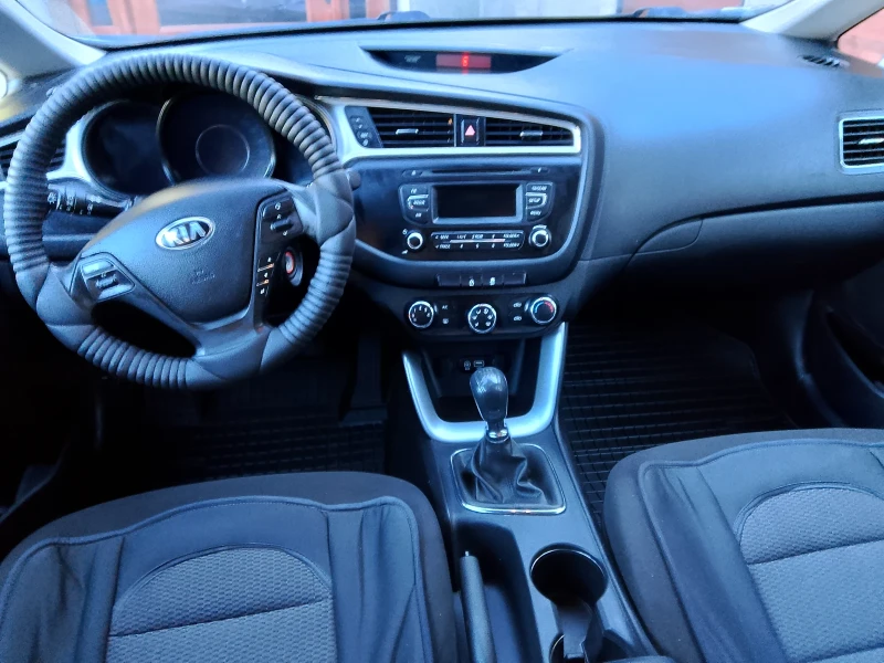 Kia Ceed 1.4 99ks benzin, снимка 2 - Автомобили и джипове - 47426153