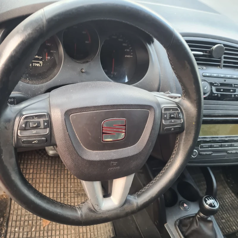 Seat Altea 1.6tdi xl facelift, снимка 7 - Автомобили и джипове - 49213243