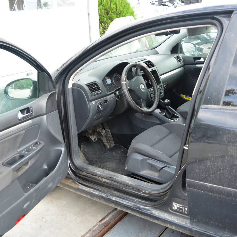VW Golf 1.9 TDI, снимка 6 - Автомобили и джипове - 51242790