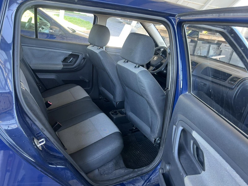 Skoda Fabia, снимка 5 - Автомобили и джипове - 52233323