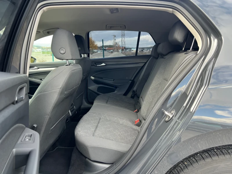 VW Golf 8* 1.0 ETSI* Life* 110cv* DSG* , снимка 10 - Автомобили и джипове - 52481422