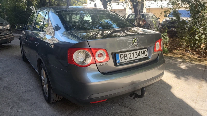 VW Jetta 1.6 102 К.С, снимка 5 - Автомобили и джипове - 52742155