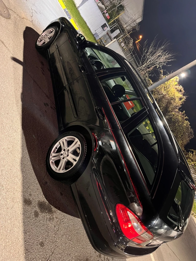 Mercedes-Benz E 220, снимка 2 - Автомобили и джипове - 52932624