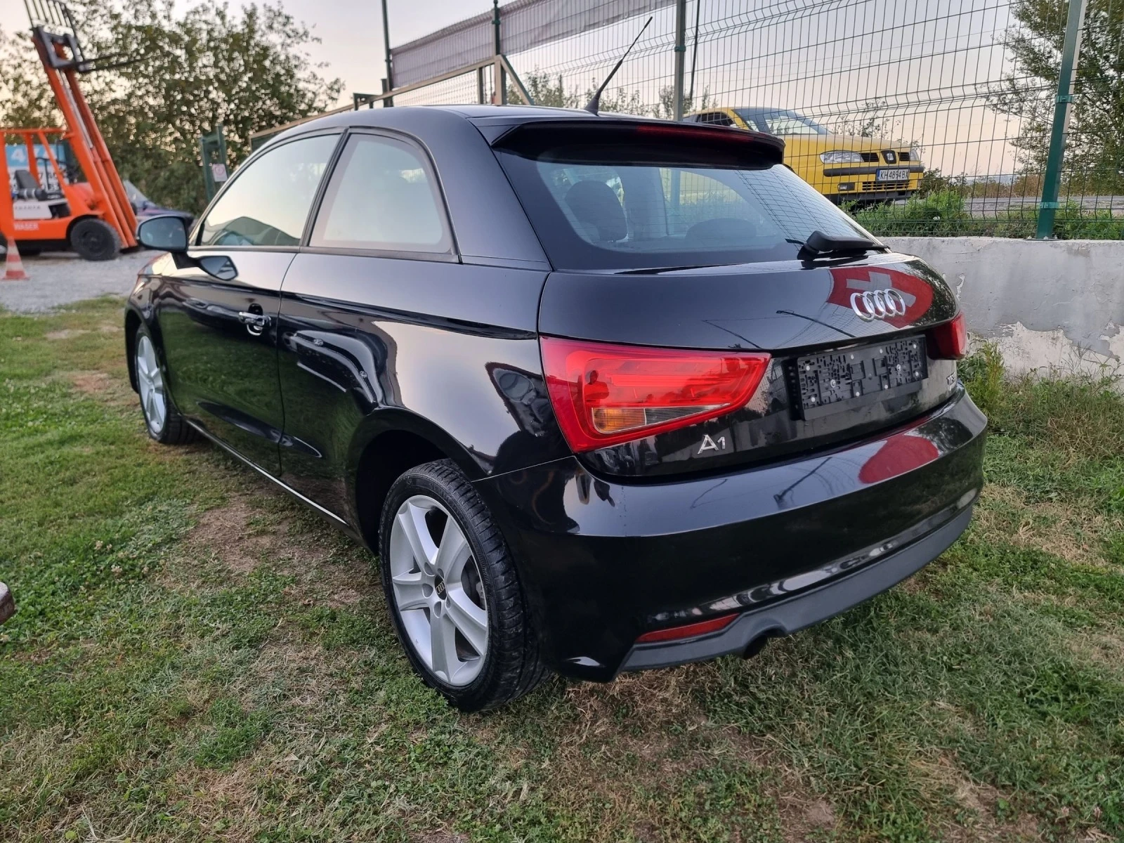 Audi A1 1.0TFSI - изображение 3