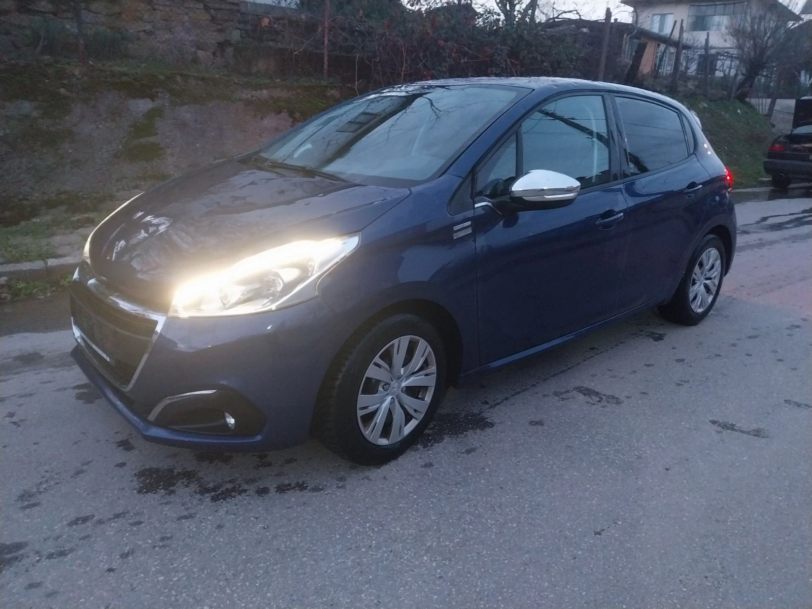 Peugeot 208 1.2i - изображение 9