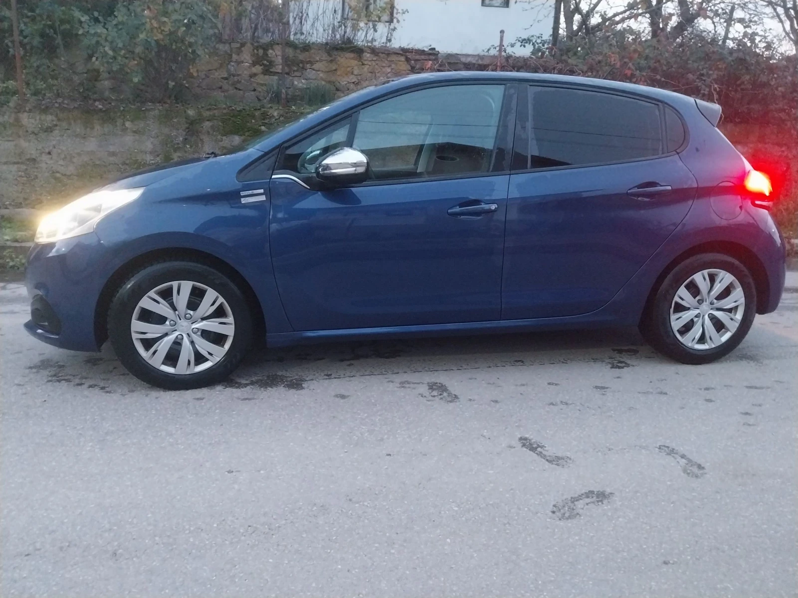 Peugeot 208 1.2i - изображение 3