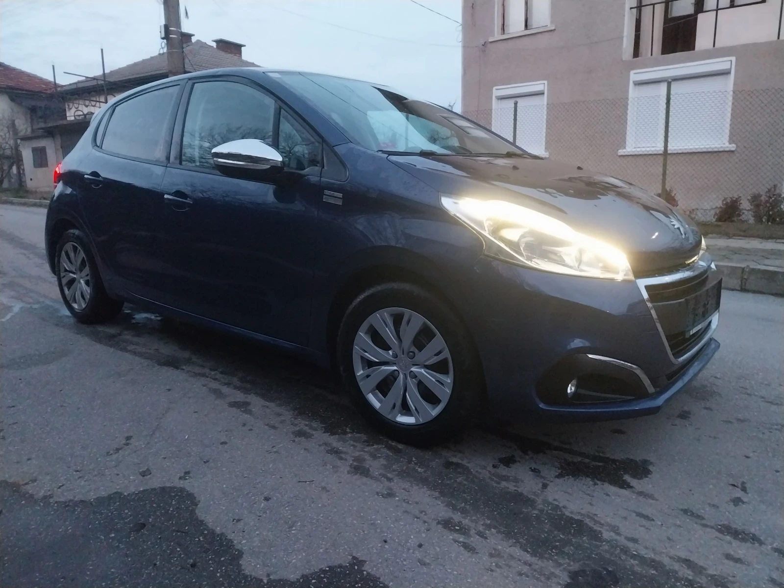 Peugeot 208 1.2i - изображение 4