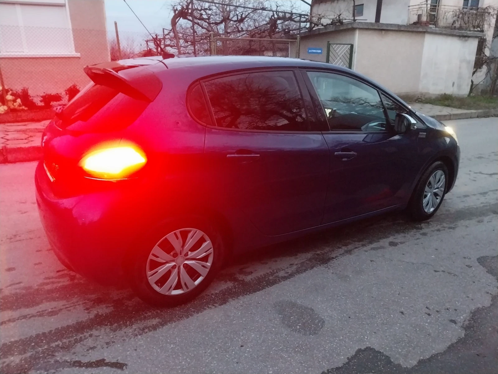 Peugeot 208 1.2i - изображение 6