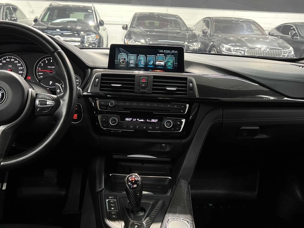 BMW M3 * 4dr Sdn * CARFAX * БЕЗ ПЪРВОНАЧАЛНА ВНОСКА - изображение 9