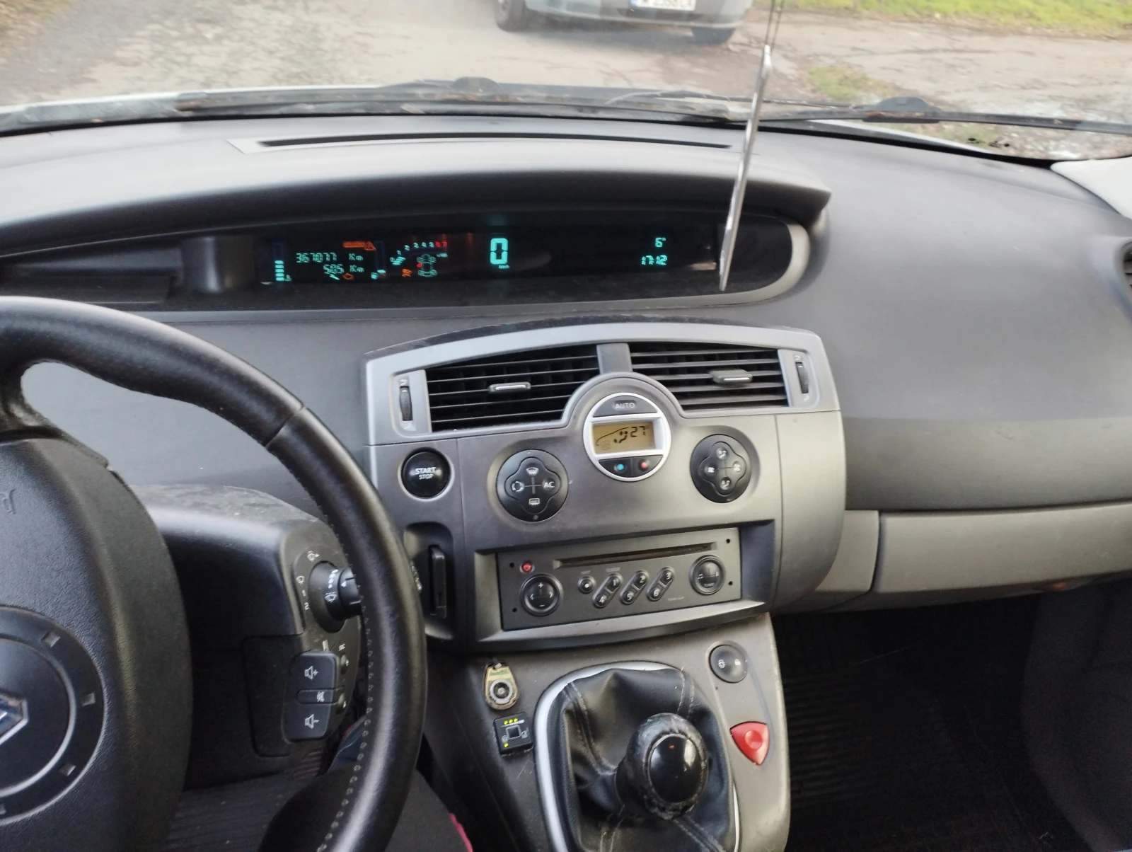 Renault Scenic, снимка 9 - Автомобили и джипове - 53861853
