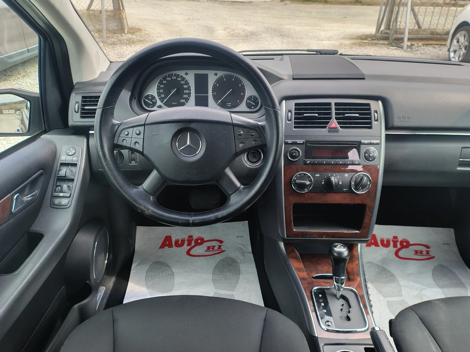 Mercedes-Benz B 170 1.7i, снимка 14 - Автомобили и джипове - 53963454