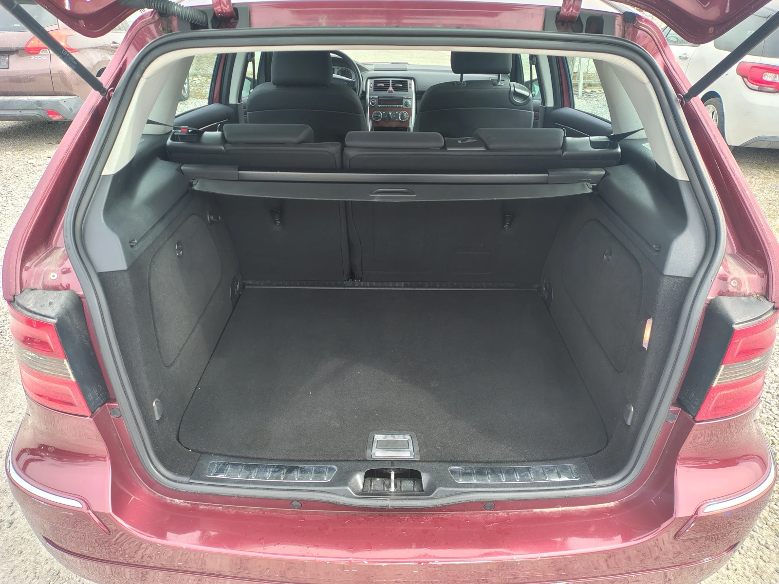 Mercedes-Benz B 170 1.7i, снимка 16 - Автомобили и джипове - 53963454