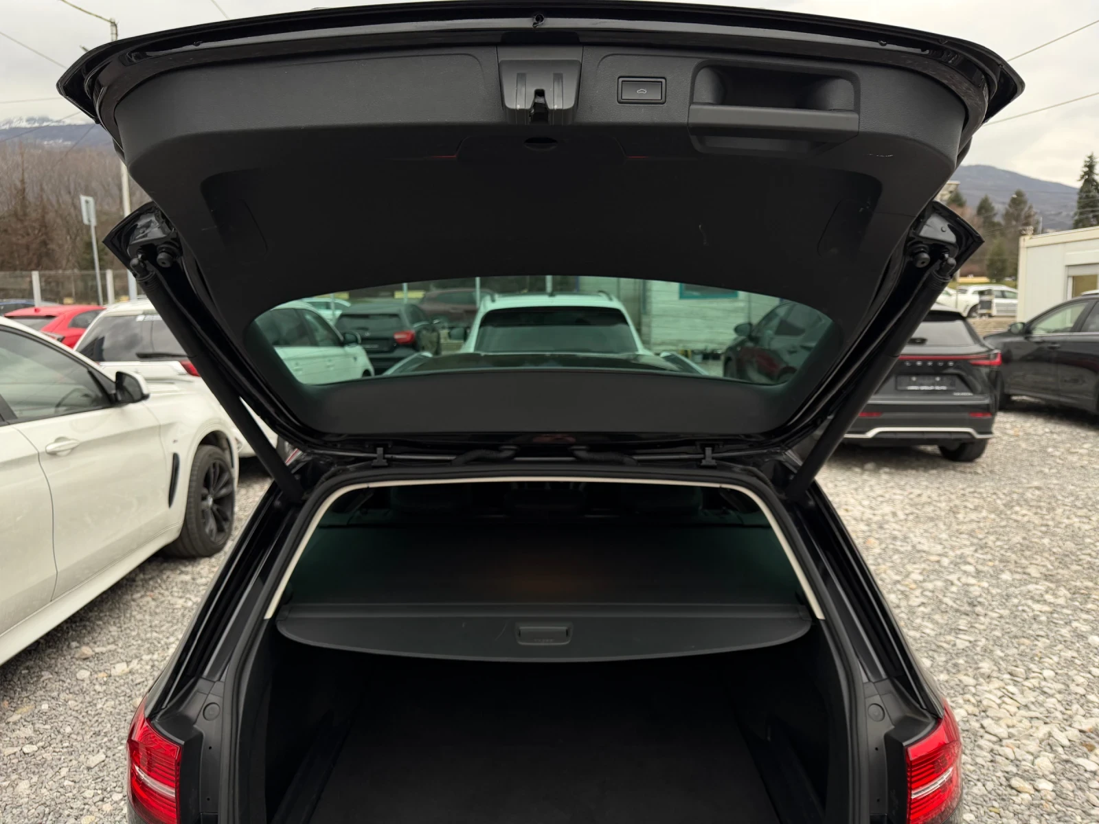 VW Passat 2.0 TDI 4Motion 190 к.с. Автоматик Швейцария , снимка 11 - Автомобили и джипове - 54025899