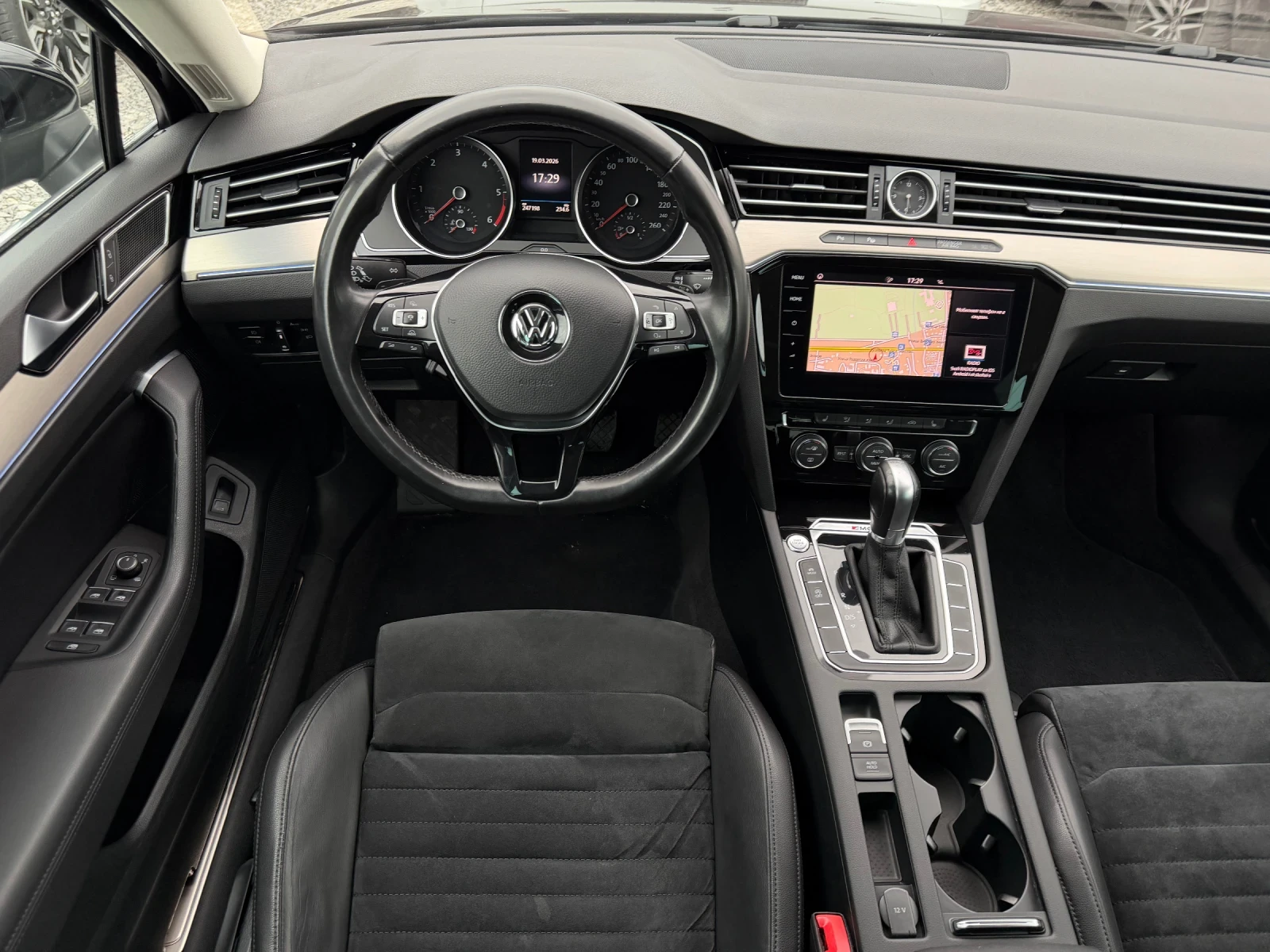 VW Passat 2.0 TDI 4Motion 190 к.с. Автоматик Швейцария , снимка 17 - Автомобили и джипове - 54025899