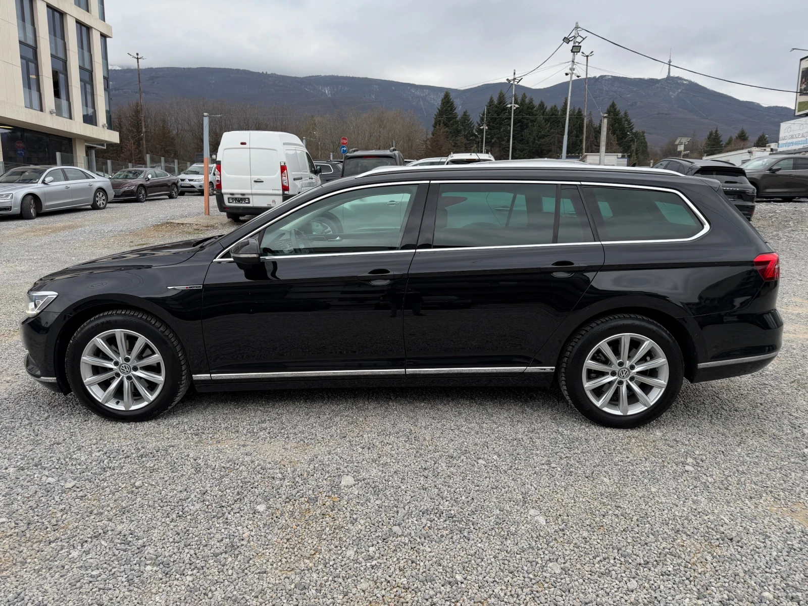 VW Passat 2.0 TDI 4Motion 190 к.с. Автоматик Швейцария , снимка 8 - Автомобили и джипове - 54025899