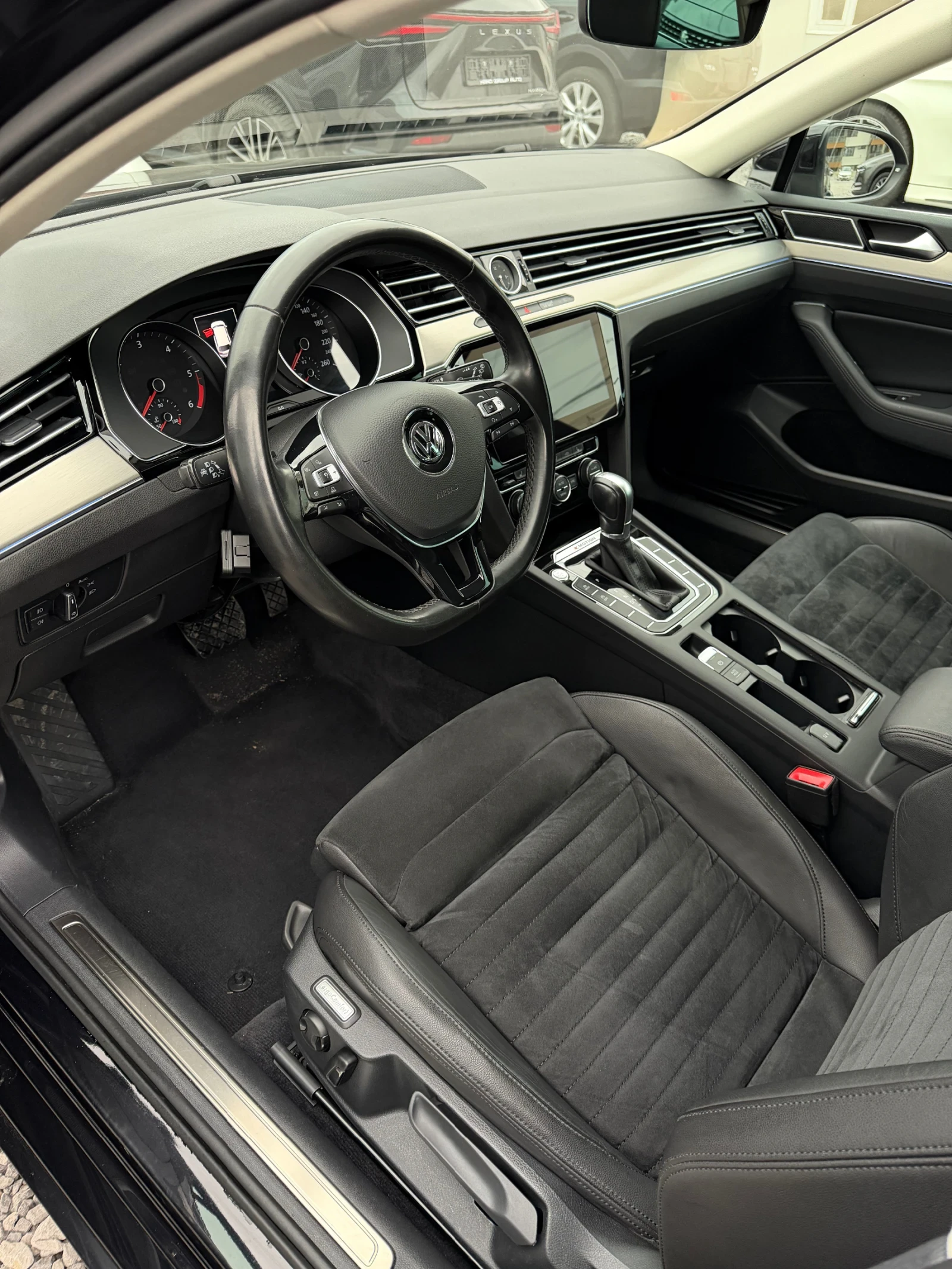 VW Passat 2.0 TDI 4Motion 190 к.с. Автоматик Швейцария , снимка 9 - Автомобили и джипове - 54025899