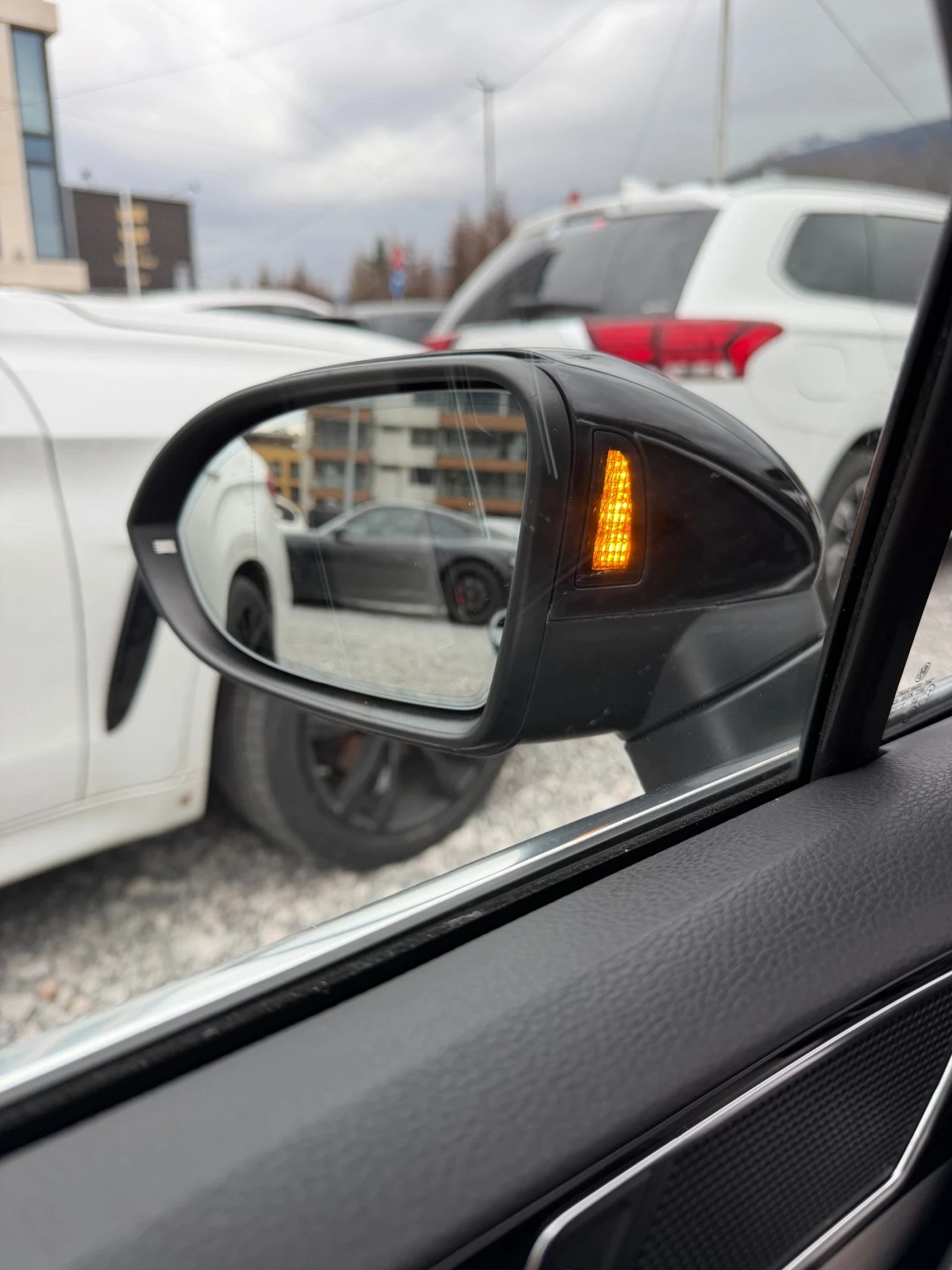 VW Passat 2.0 TDI 4Motion 190 к.с. Автоматик Швейцария , снимка 13 - Автомобили и джипове - 54025899