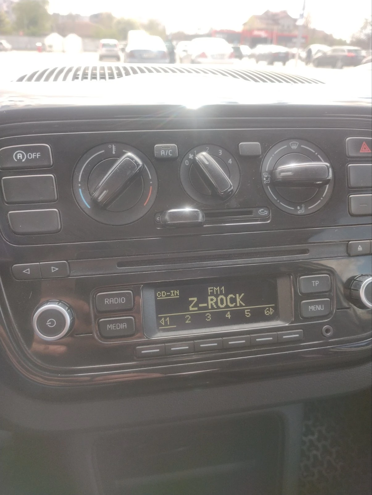 VW Up LPG, снимка 17 - Автомобили и джипове - 54331923