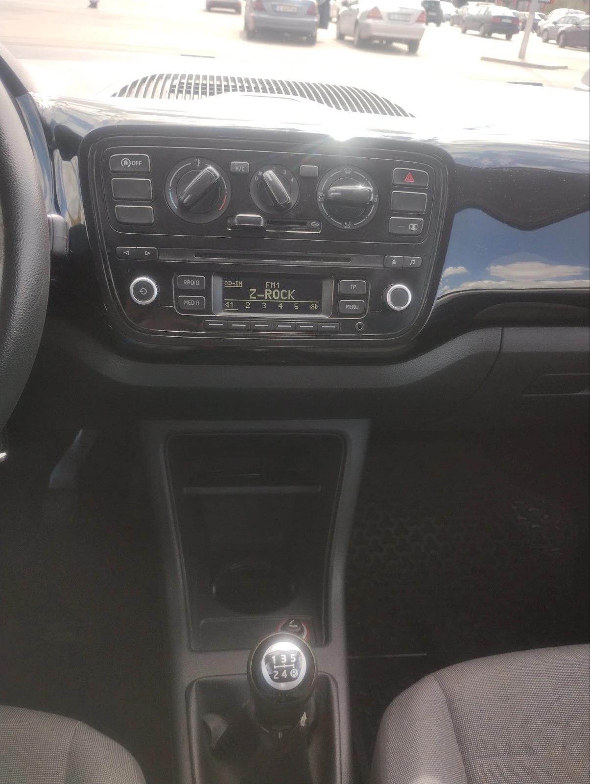 VW Up LPG, снимка 15 - Автомобили и джипове - 54331923