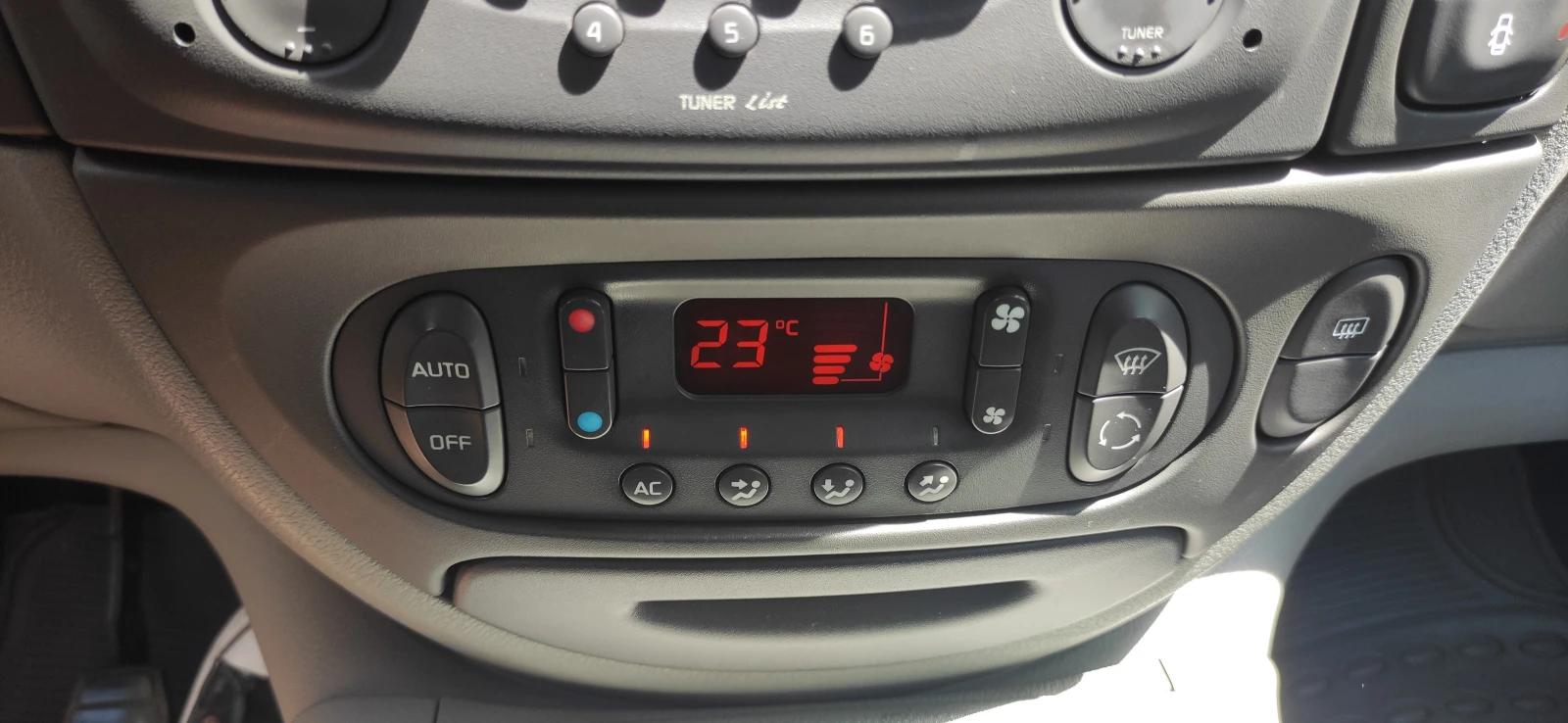 Renault Scenic 1.9 dTI RXT , снимка 12 - Автомобили и джипове - 54669874