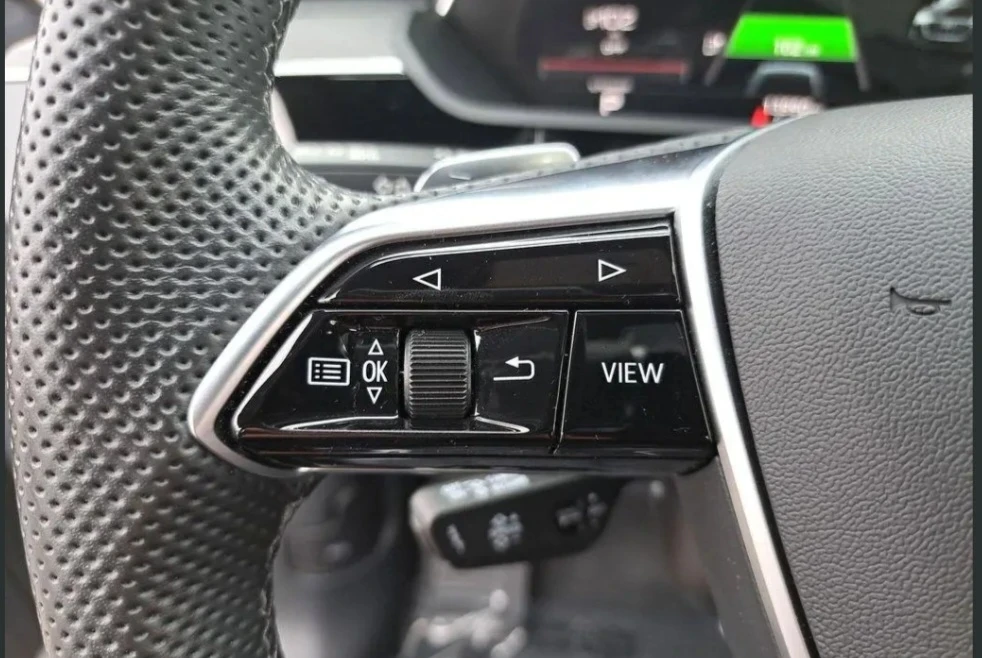 Audi E-Tron, снимка 9 - Автомобили и джипове - 54714003