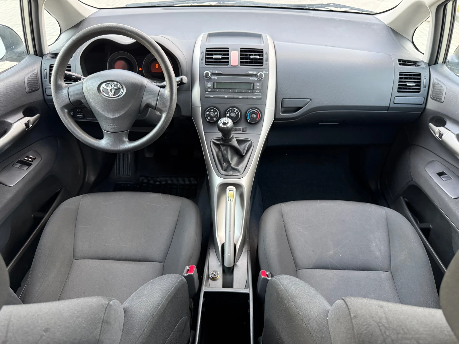 Toyota Auris 1.4 VVT-i 97к.с 134 000км FULL SERVICE / ITALY, снимка 8 - Автомобили и джипове - 55057874