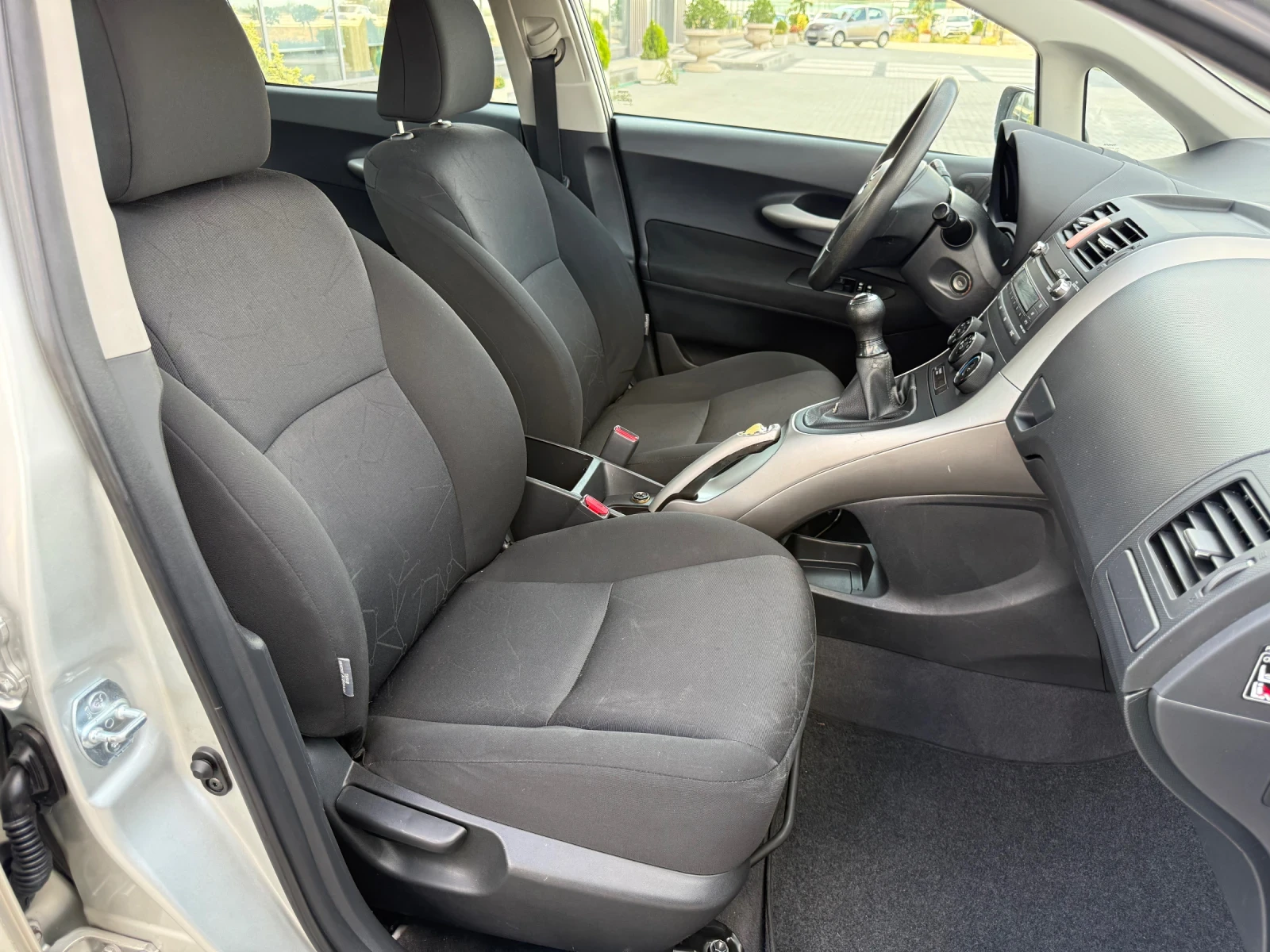 Toyota Auris 1.4 VVT-i 97к.с 134 000км FULL SERVICE / ITALY, снимка 11 - Автомобили и джипове - 55057874