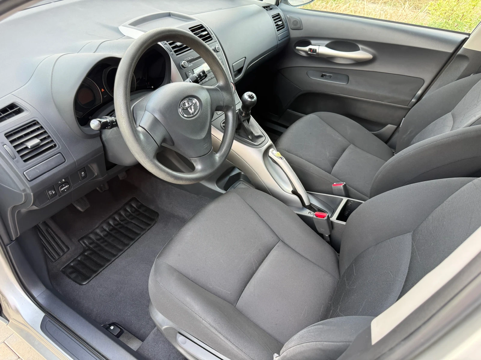 Toyota Auris 1.4 VVT-i 97к.с 134 000км FULL SERVICE / ITALY, снимка 9 - Автомобили и джипове - 55057874