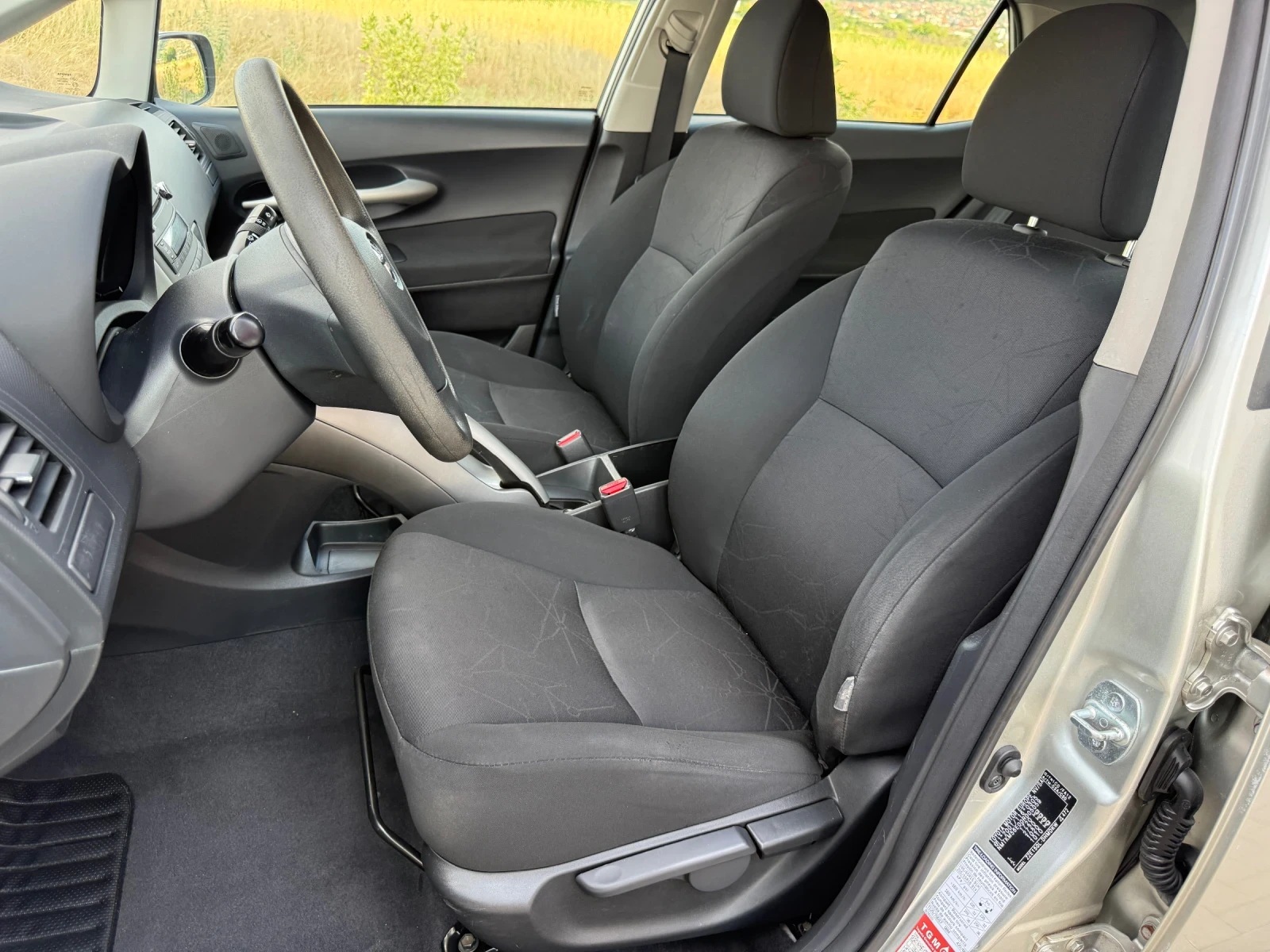 Toyota Auris 1.4 VVT-i 97к.с 134 000км FULL SERVICE / ITALY, снимка 10 - Автомобили и джипове - 55057874