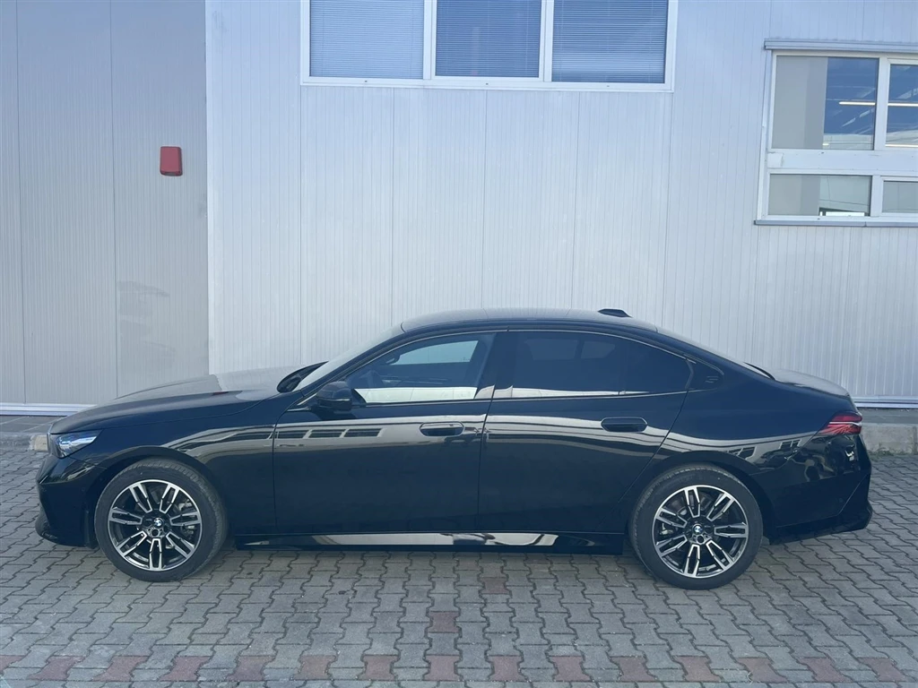 BMW 520 xDrive Sedan, снимка 3 - Автомобили и джипове - 55483033