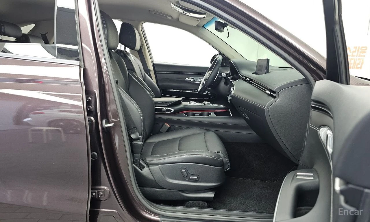 Genesis GV70 2.5T AWD* DISTRONIC* ПОДГРЕВ* ОБДУХВАНЕ* КАМЕРА* , снимка 7 - Автомобили и джипове - 55689339